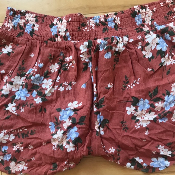 American Eagle Floral Shorts - Picture 5 of 5